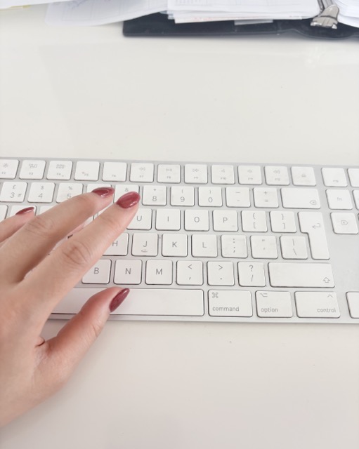 オーディション前に募集要項や資料を確認しながら、準備内容を整理している手元